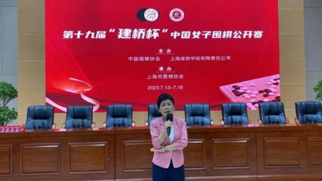 老师让我解开蕾丝黑奶罩play